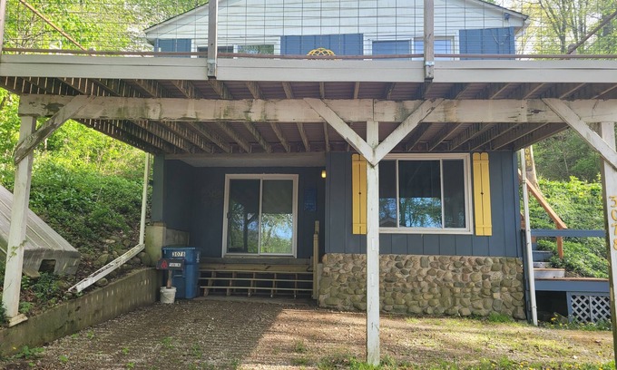 Kendall Cabaña | Country cottage, Baseline Lake . Come fish, kayak or enjoy a camp fire.