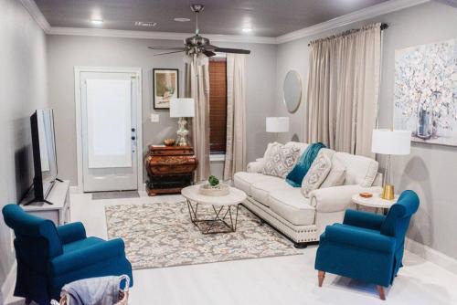 Broussard Casa | Country Cottage - Broussard