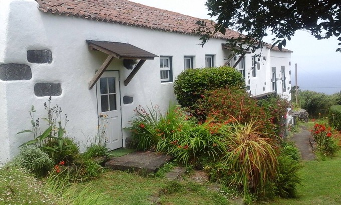 Horta Casa | Vacaciones en una casa de campo típica de las Azores con fantásticas vistas al mar.