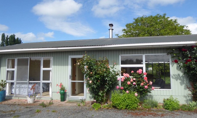 Greytown Otro | Country cottage on edge of Greytown