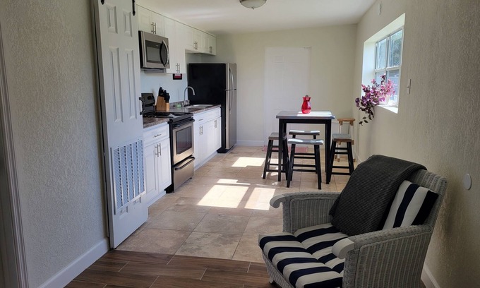 Orlando Cabaña | Country Cottage one mile from UCF and close to Disney