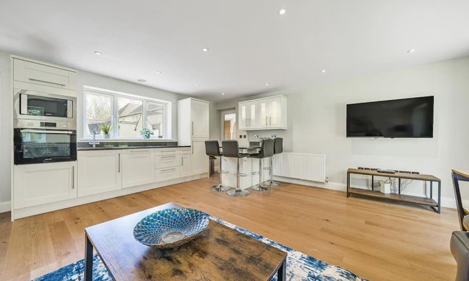 Horsham Casa | Country cottage & Tennis court