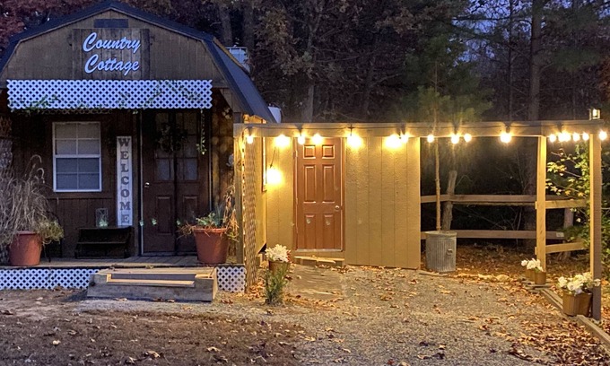 Red House Cabaña | Country Cottage