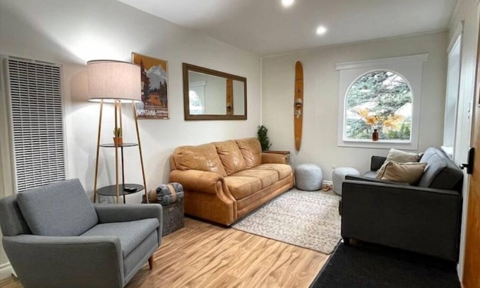 Billings Cabaña | Country Cottage with a View
