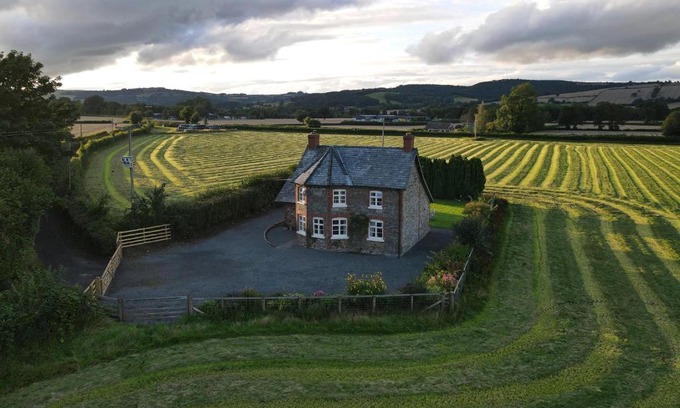 Presteigne Casa | Country Cottage with Far Reaching Views
