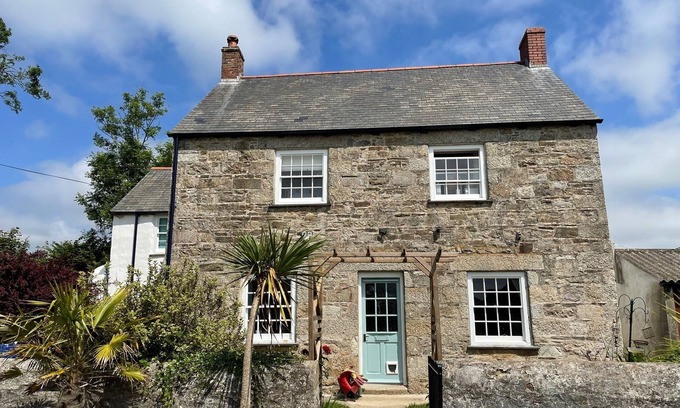 Townshend Casa | Country cottage with farm animals and hot tub near beaches