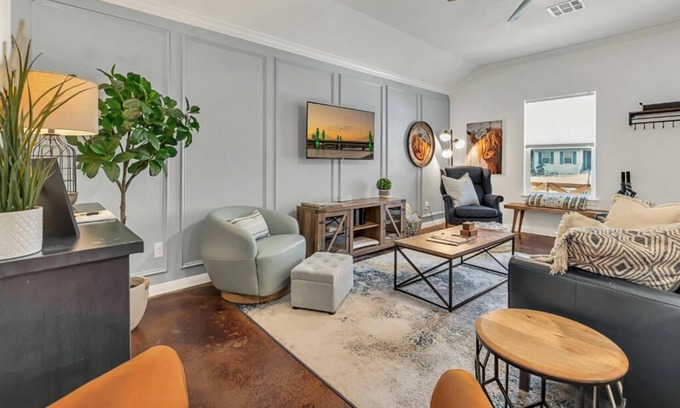 Waco Casa | Country Cutie at Magnolia - Family & Pet Friendly, QR Code Walk-Thru Tour!