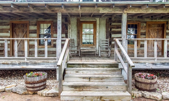 Fredericksburg Cabina | Country Delight | Close to Town | Pets up to 30 Lbs w/fee