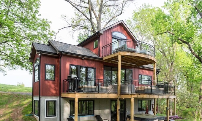 Front Royal Cabaña | Country Elegance overlooking the Shenandoah River