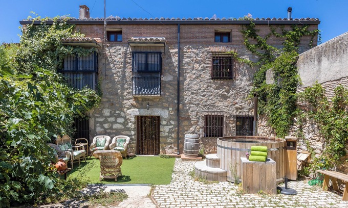 Cadalso de los Vidrios Casa | Casa rural 'La Casona Del Tio Pedro' con jardín privado, balcón y Wi-Fi