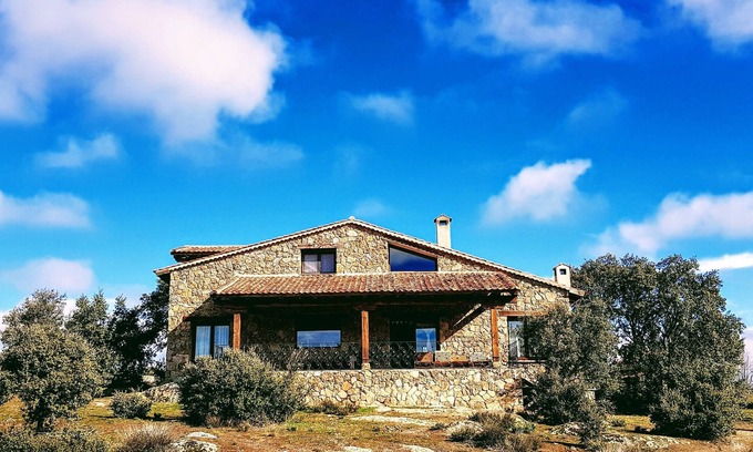 Carrascal de la Cuesta Casa | Finca Montechico, casa de Piedra, Segovia