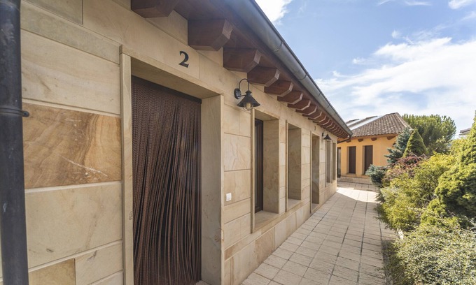 Espeja de San Marcelino Casa | Casa rural 'Rural Iglesia 2' con terraza compartida, jardín privado y balcón