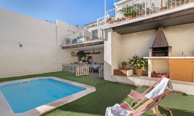 Sant Jaume dels Domenys Casa | Casa rural 'Cal Cabrer' con vistas a la montaña, piscina privada y Wi-Fi