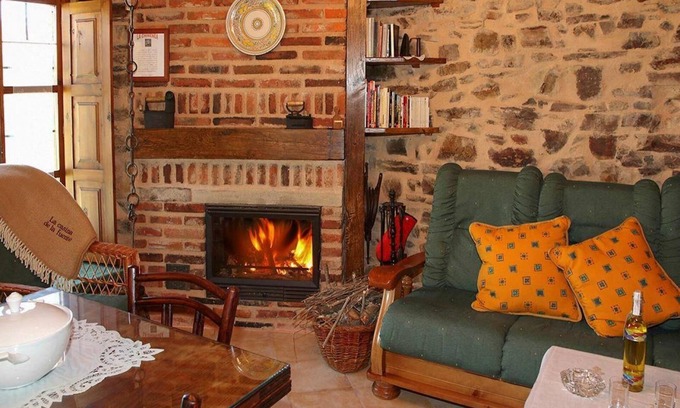 Santa Colomba de Somoza Casa | Country House 'La Casina De La Fuente' with Private Garden and Wi-Fi