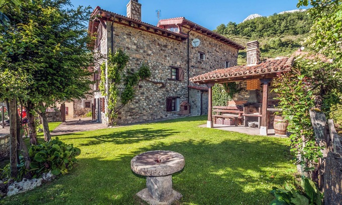 Santa Maria de Valdeón Casa | Casa rural 'El Serenal' con vistas a la montaña, terraza privada y Wi-Fi
