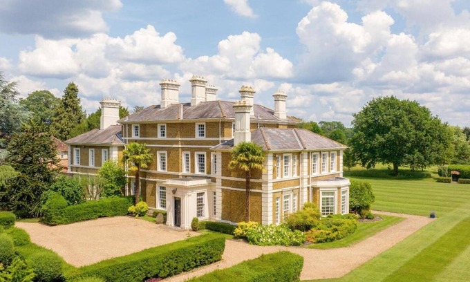 George Green Casa | Country Estate Property Near Windsor Castle-Former Home of Geri Halliwell