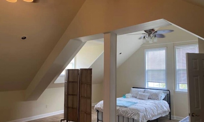 Williamsburg County Otro | Country farm cottage