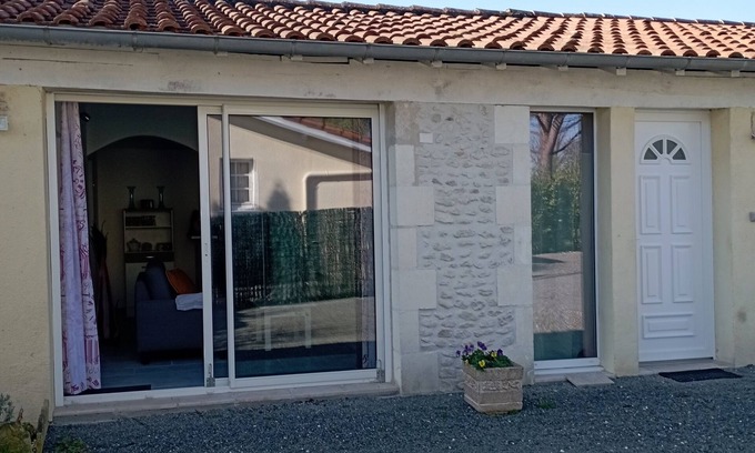 Saint-Martial-Viveyrol Casa | Country gite shared with owner