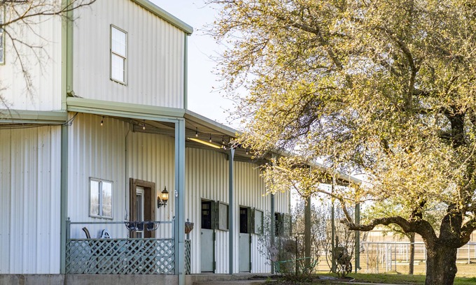 Fort Worth Otro | Country Getaway 1 mile from Harbor One Marina on Eagle Mt. Lake.