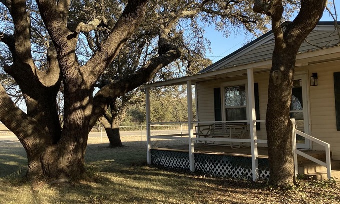 Coleman Casa | Country Getaway at Eleven Oaks Ranch……Coleman, Texas