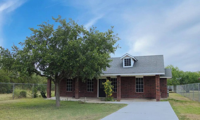 Harlingen Casa | Country Getaway At Its Finest