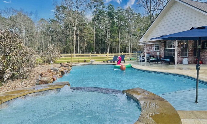 Magnolia Otro | Country Getaway Magnolia Forest Home in 10 Acre Lot