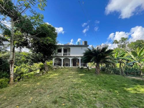 Samana Casa | Country home in the hills of Samana