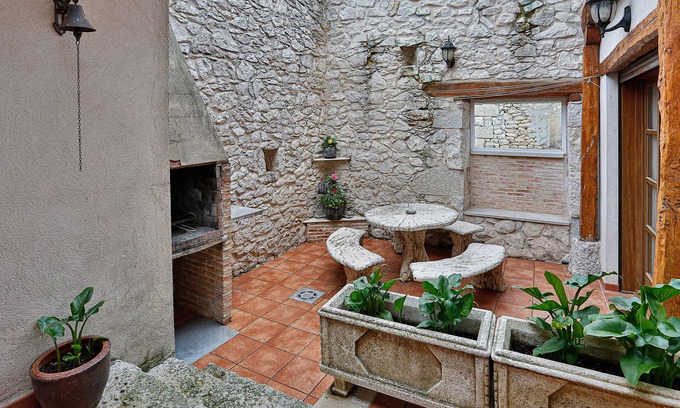 Canalejas de Penafiel Casa | Casa rural 'El Lagar' con terraza privada, jardín privado y Wi-Fi