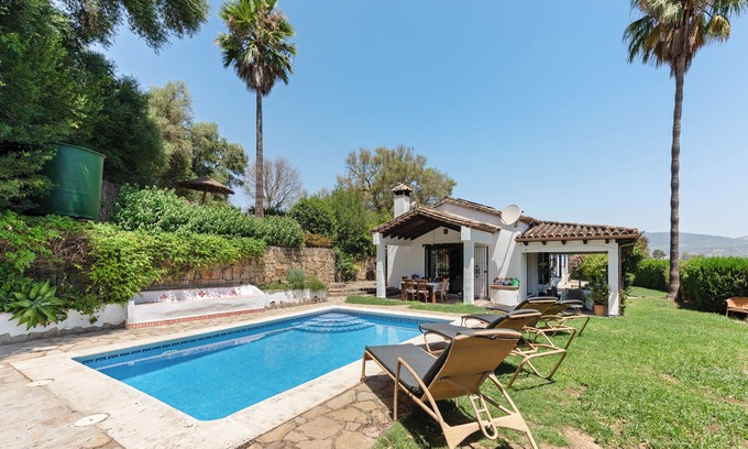 Jimena de la Frontera Villa | Casa de Campo 'Caty' con Vista a la Montaña, Piscina Privada y Wi-Fi