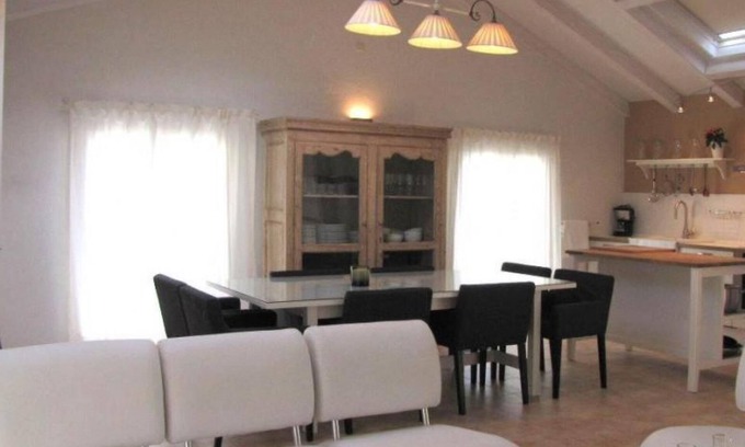 Améscoa Baja Casa | Casa rural 'Gailupa' con vistas a la montaña, jardín privado y Wi-Fi