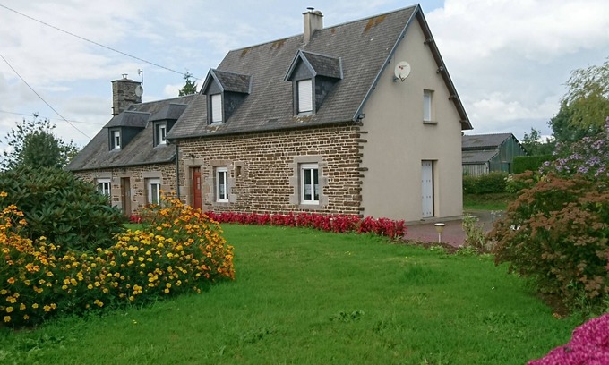 Saint-Laurent-de-Cuves Casa | casa de campo con wifi gratuito en una zona tranquila a 45 minutos del mont st michel