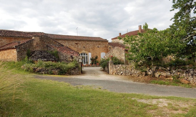 Sauveterre-la-Lemance Casa | Country house in the heart of nature