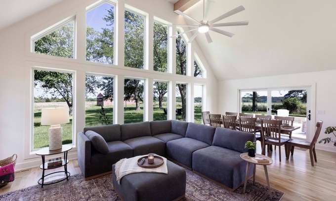 Wea Casa | Country Hilltop Retreat on 9.5 Acres Near KC & Overland Park Sleeps 10