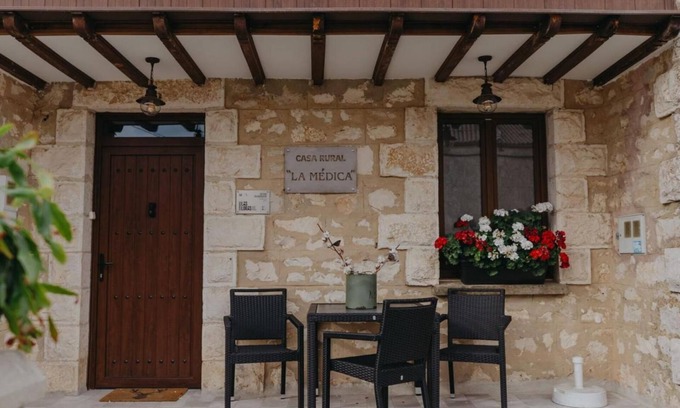 Sargentes de la Lora Casa | Casa rural 'La Medica' con vistas a la montaña, terraza privada y Wi-Fi