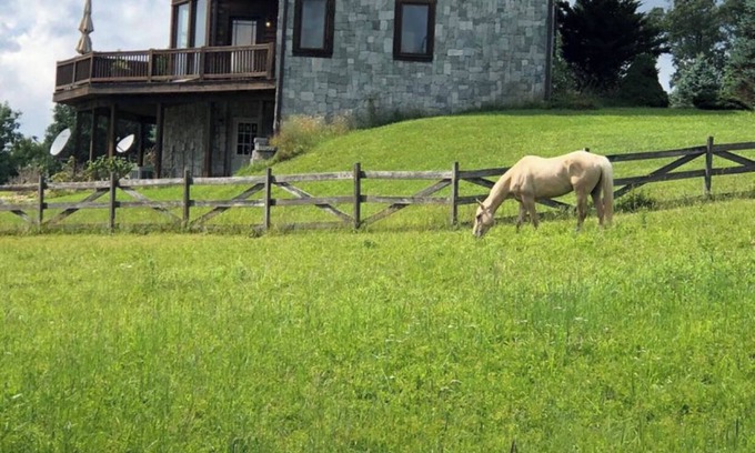 Laurel Fork Casa | Country home, Beautiful country home with horses