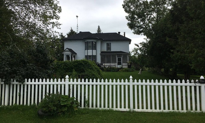 Rideau Lakes Casa | country home with pool located in the heart of Rideau Lakes