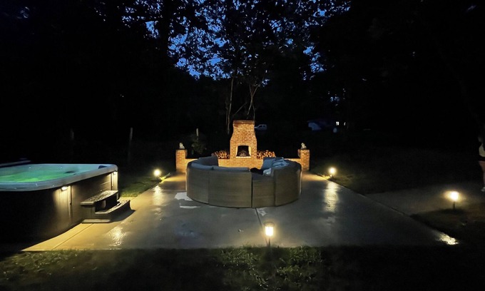 McCain Casa | Country Home with Hot Tub and Two Kings