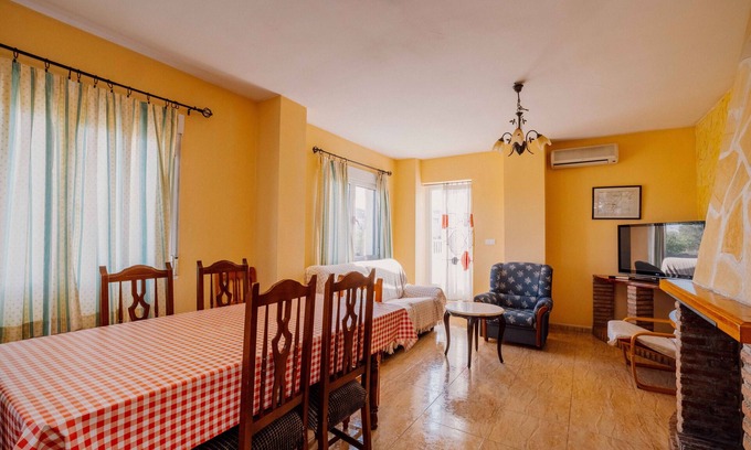 Navares Casa | Casa rural 'Casa Castillo' con vistas a la montaña, Wi-Fi y aire acondicionado