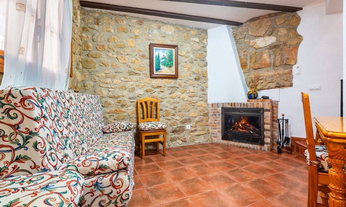 La Pobla de Benifassa Casa | Casa rural 'Casa Yayo' con vistas a la montaña, balcón y Wi-Fi