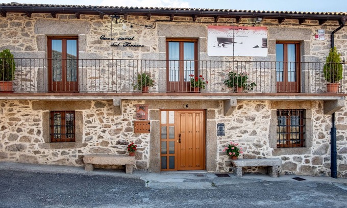 Puente del Congosto Casa | Casa rural 'Casa Rural Del Tormes' con vistas a la montaña, terraza privada y jardín privado