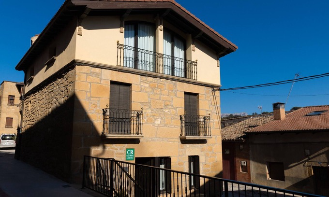 Villabuena de Alava Casa | Country House 'Baigorrietxea' with Private Terrace and Balcony