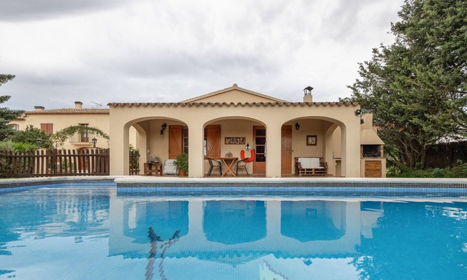 San Martin Sarroca Cabaña | Casita de campo 'Casa Rural Amb Piscina I Jardí' con piscina privada, Wi-Fi y aire acondicionado