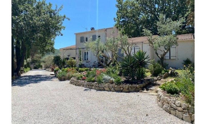 Alleins Villa | Country house 3 minutes from the Pont Royal golf course
