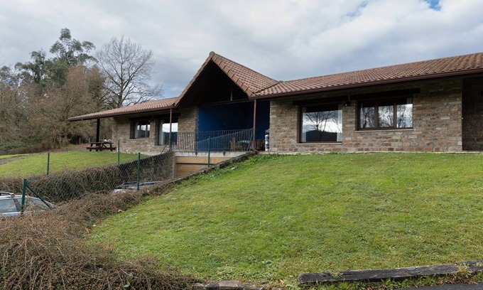Valle de Carranza Casa | Casa rural 'Aitxitxe' con vistas a la montaña, piscina privada y terraza privada
