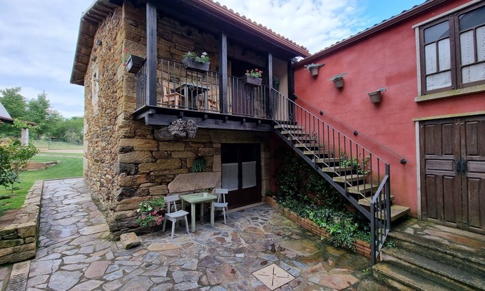 Pepín Casa | Casa rural 'Aldea Rural A Cortiña Apartamento 1' con vistas a la montaña, piscina compartida y Wi-Fi