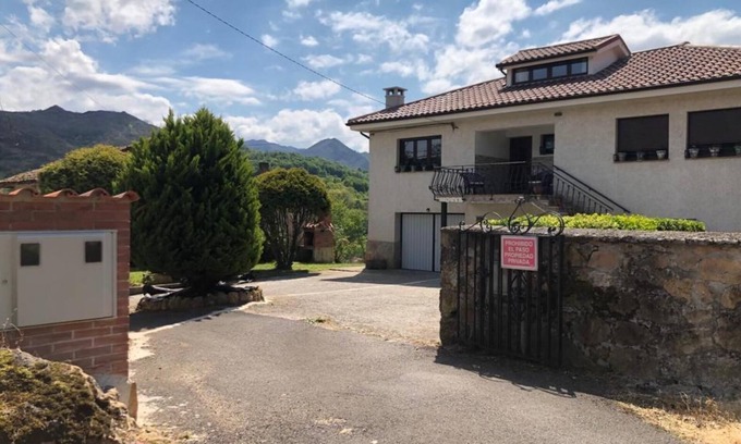 Corao Casa | Casa rural 'Apartamento 2' con vistas a la montaña, jardín privado y Wi-Fi