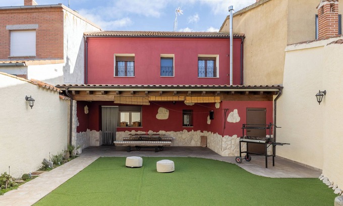 Sanchidrian Casa | Casa rural 'Aurora' con piscina privada, jardín privado y Wi-Fi