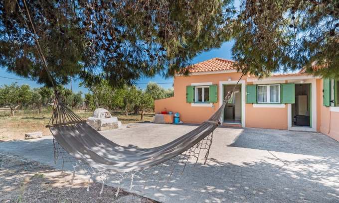 Mantzavinata Casa | Casa rural 'Avra' con terraza privada, Wi-Fi y aire acondicionado