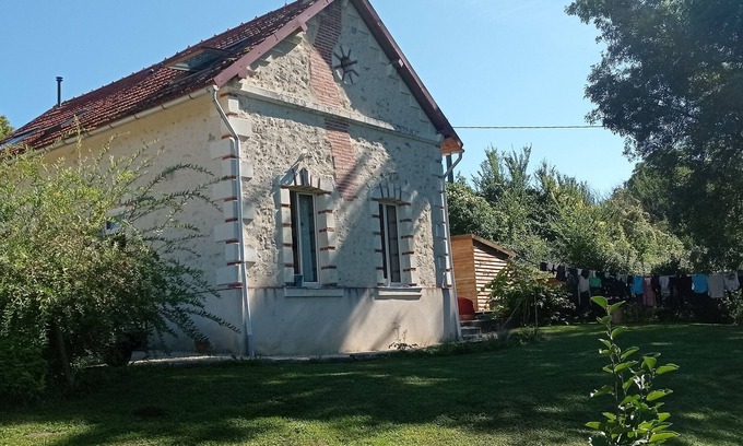 Pontigne Casa | Country house by a stream