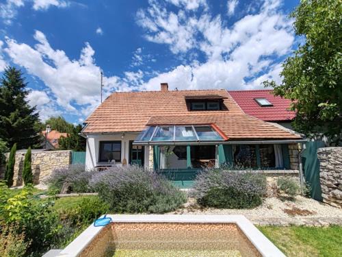 Vaszoly Chalet De Esquí | Country house by the creek